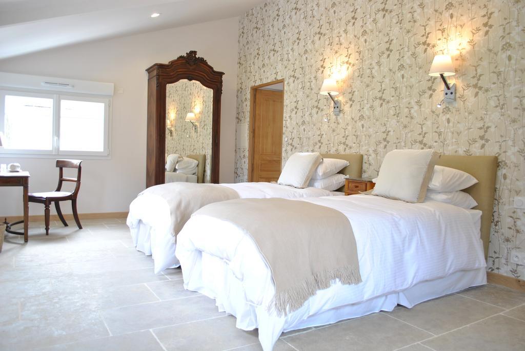 Le Manoir De La Vieille Douve Bed & Breakfast Bourg-d'Ire Oda fotoğraf